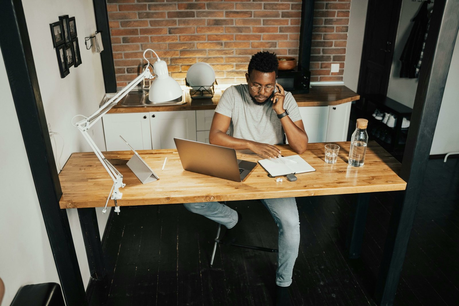Como um Palestrante em Saúde Mental Ajuda a Manter Suas Equipes de Home Office Engajadas e Saudáveis à Distância